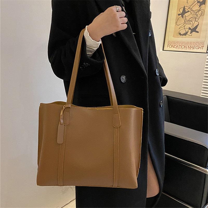 حقيبة يد كلاسيكية سوداء من الج - مراجعة Leatherworking Classic وسعره
