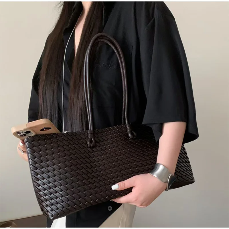 حقيبة يد فاخرة من الجلد الصناع - مراجعة Leather Workshop وسعره